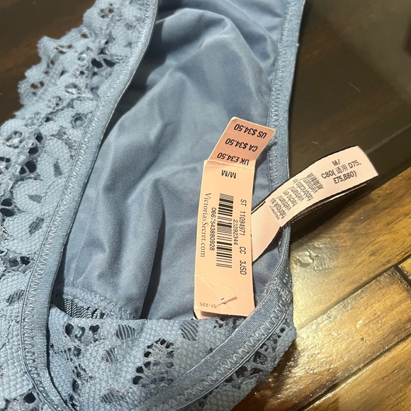 Victoria Secret’s Lace Blue Bralette Size Medium - Picture 6 of 8